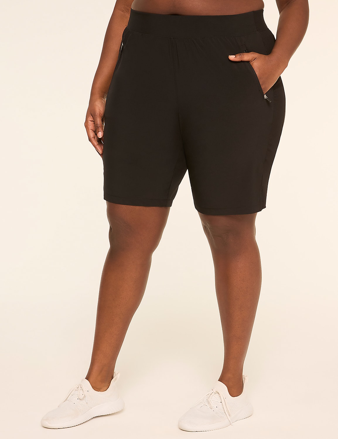 LIVI Stretch Woven Bermuda Short Product Image 5