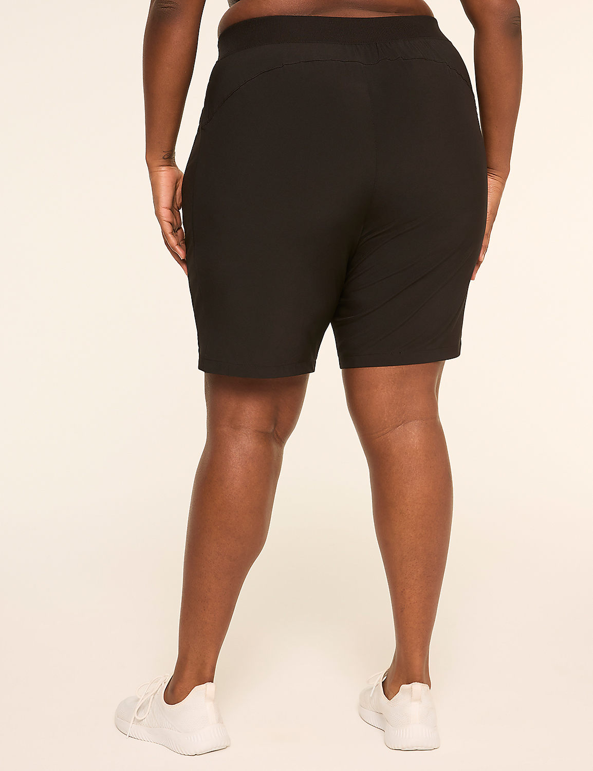 LIVI Stretch Woven Bermuda Short Product Image 7