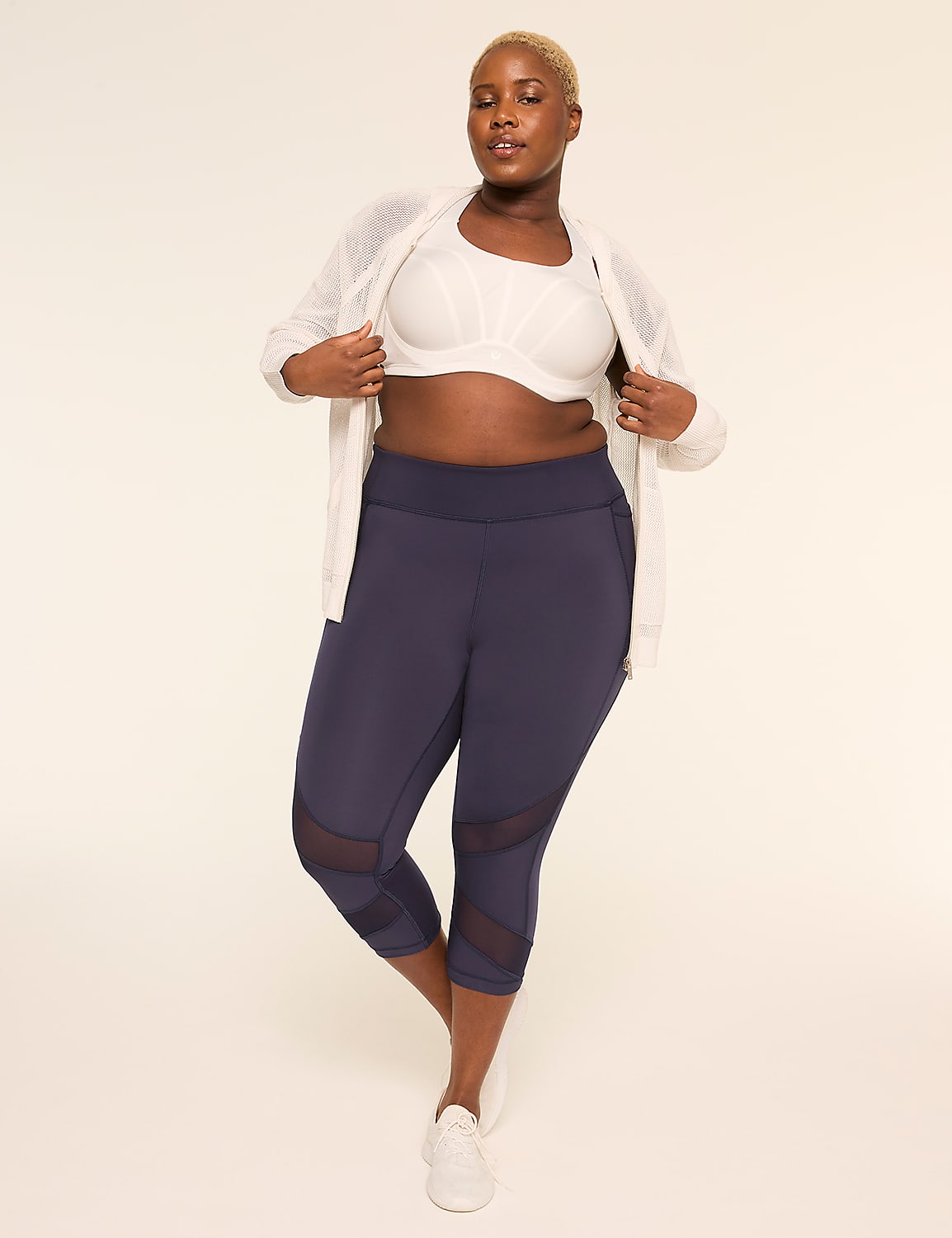 LIVI Go-Getter Wicking Mesh-Detail 21" Capri Legging Product Image 3