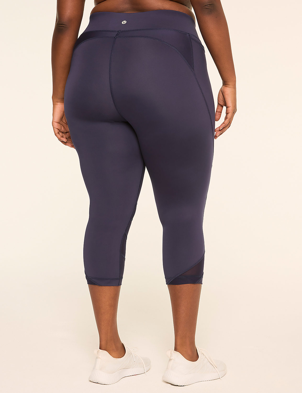 LIVI Go-Getter Wicking Mesh-Detail 21" Capri Legging Product Image 2