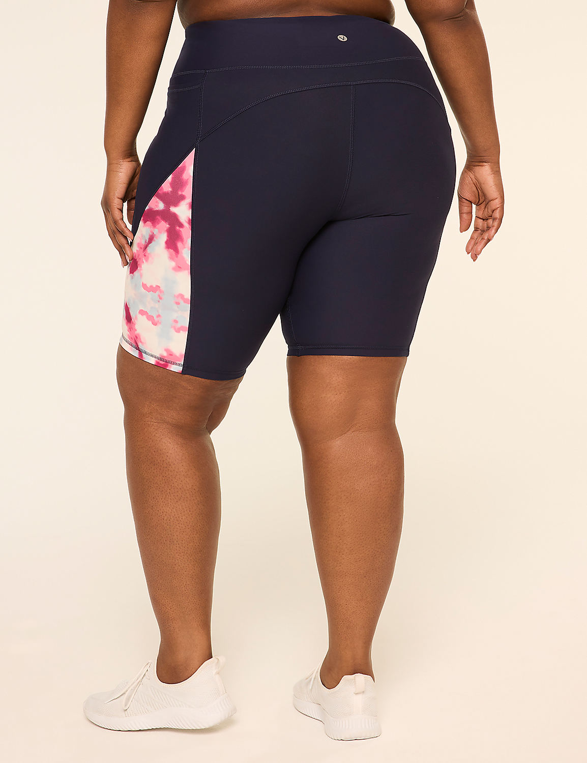 LIVI Soft Colorblock Knee Short Product Image 2