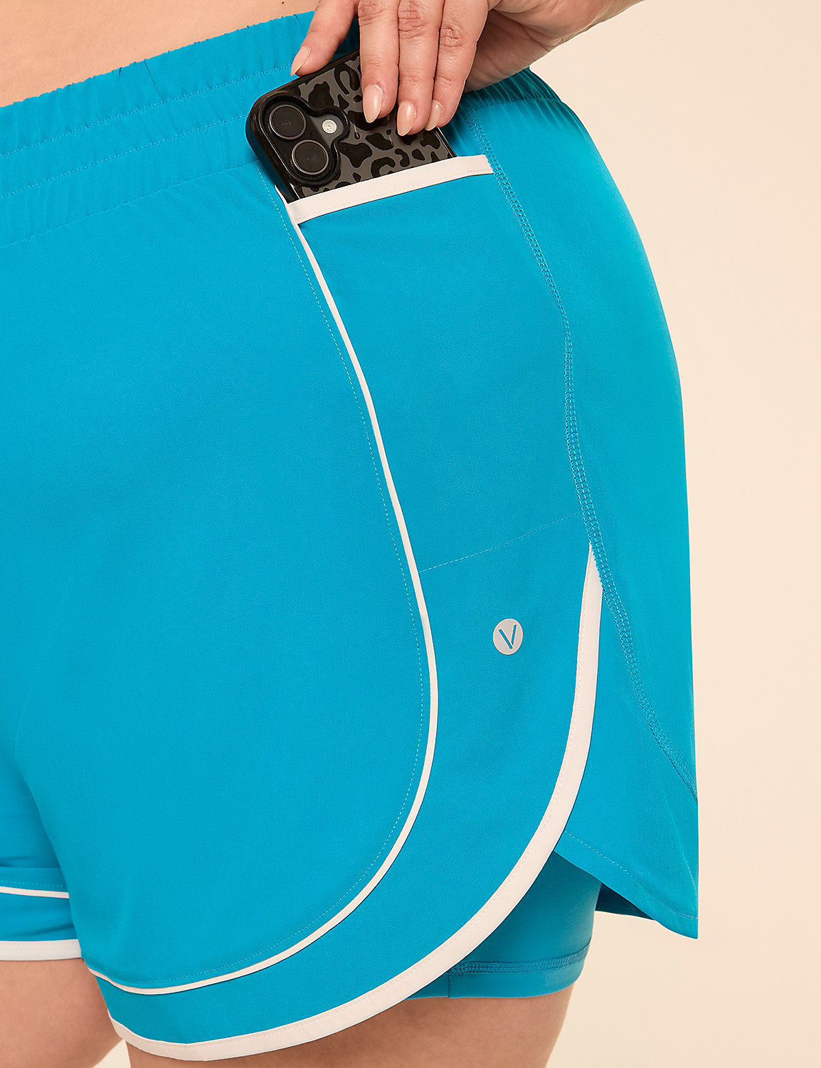 LIVI Stretch Woven Colorblock Short Product Image 4