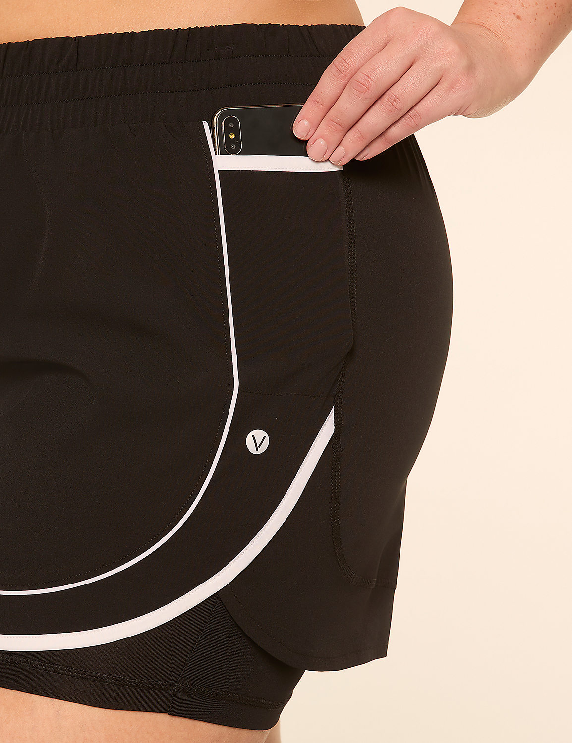 LIVI Stretch Woven Colorblock Short Product Image 4