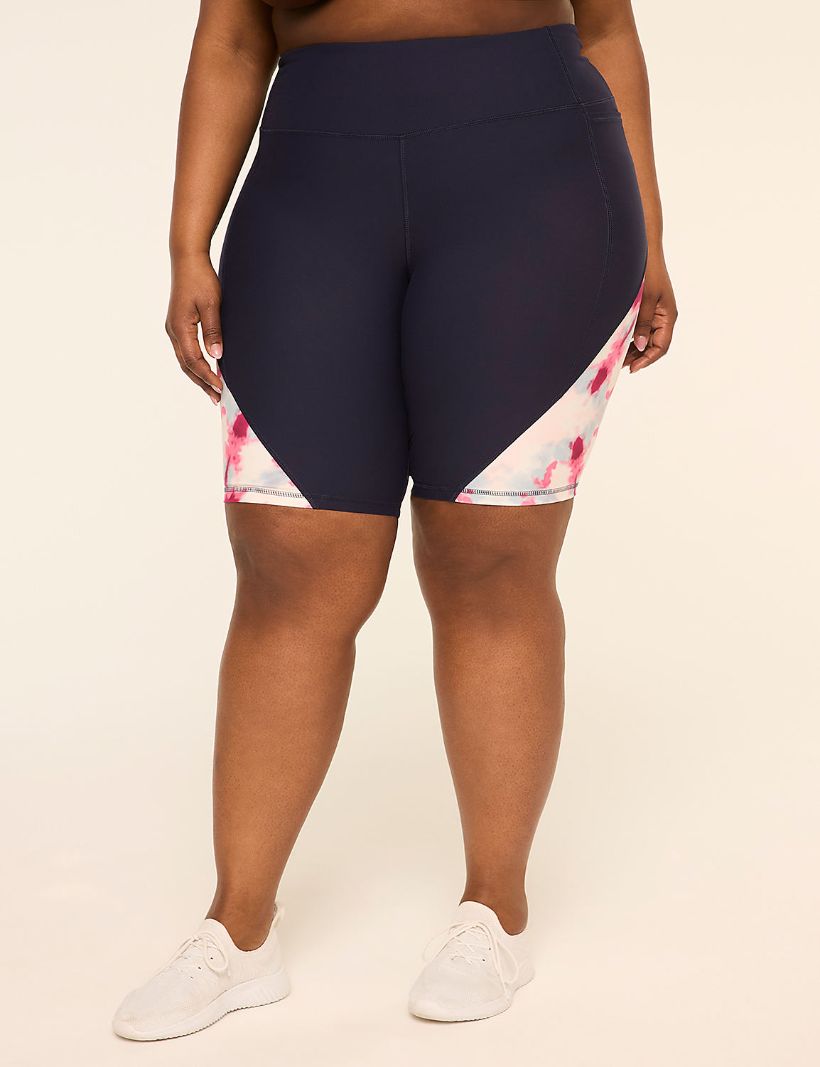 LIVI Soft Colorblock Knee Short Product Image 1