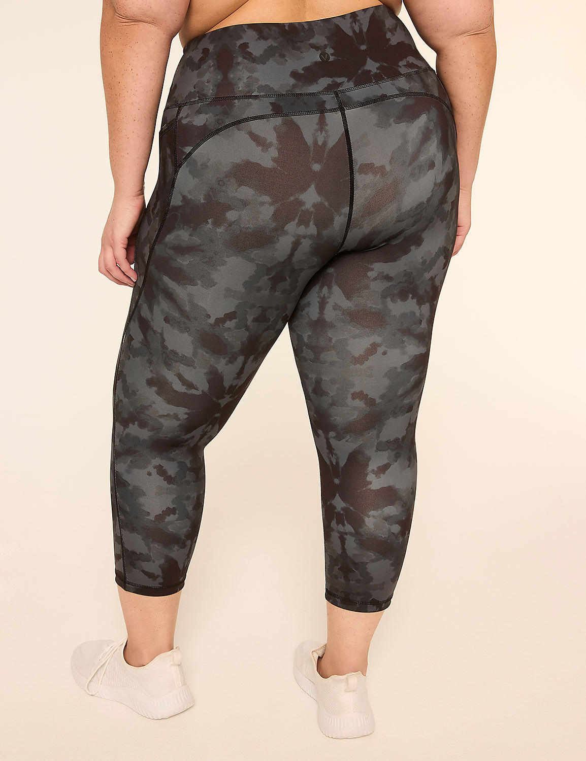 LIVI Go-Getter Wicking 21" Capri Legging Product Image 2