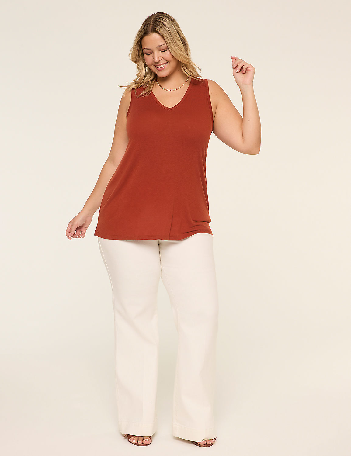 EveryWear Brushed V-Neck Tank Product Image 3