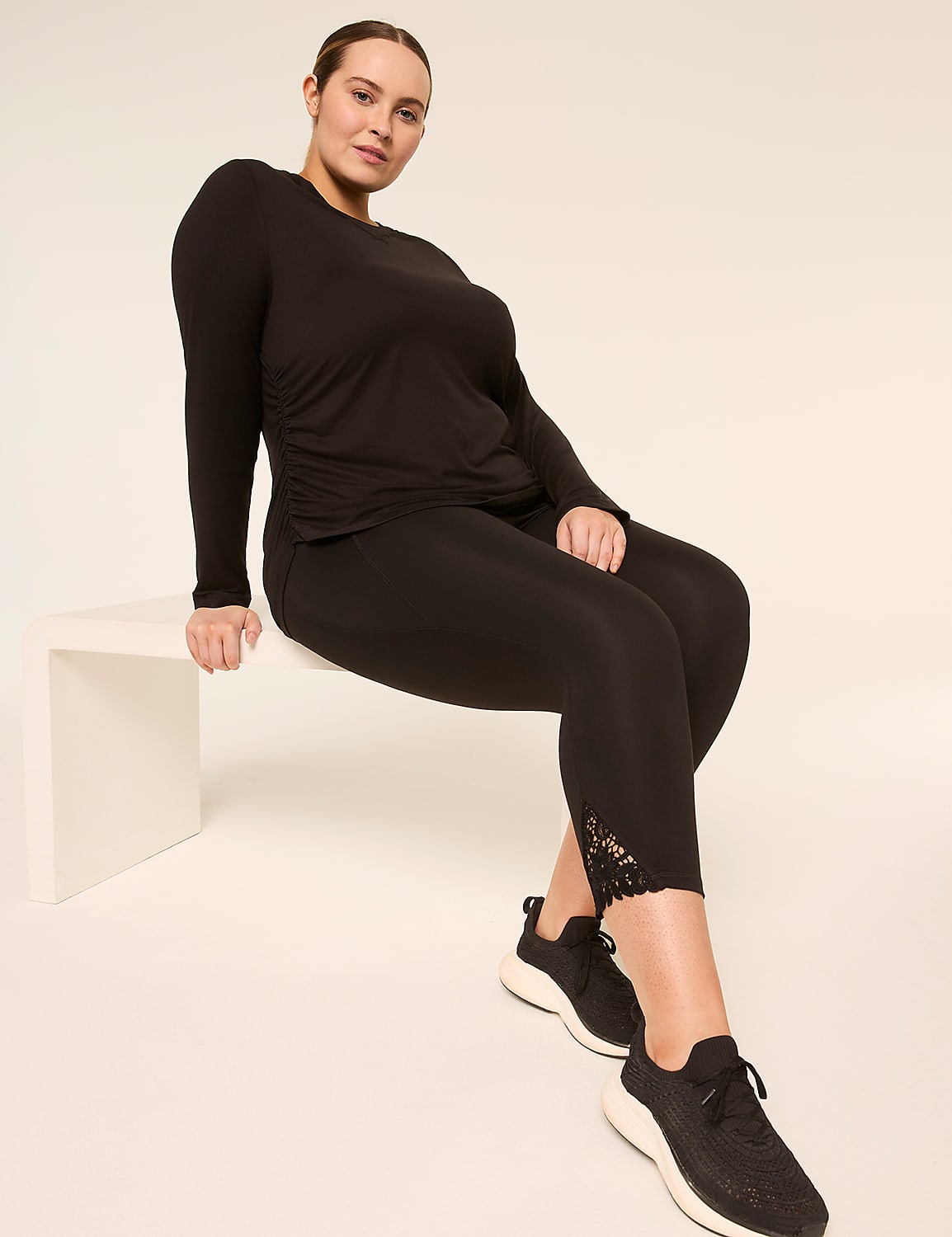 LIVI Soft Lace-Detail 21" Capri Legging Product Image 3