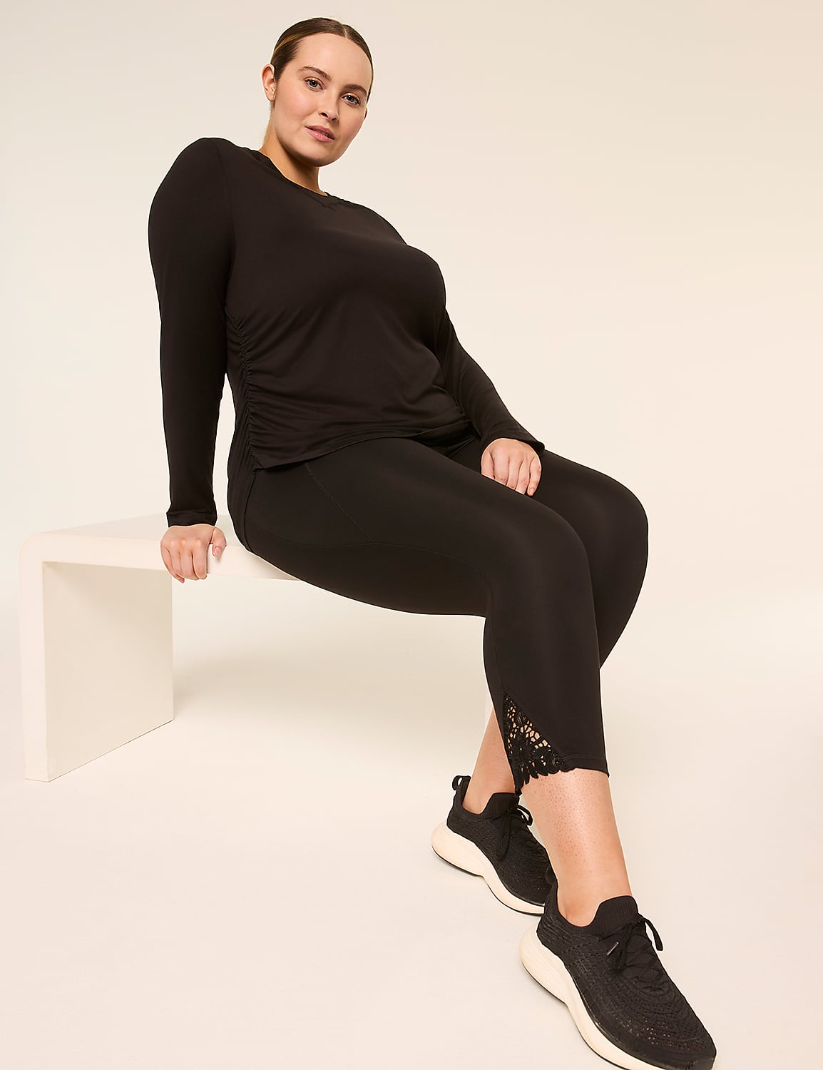 LIVI Soft Lace-Detail 21" Capri Legging Product Image 8