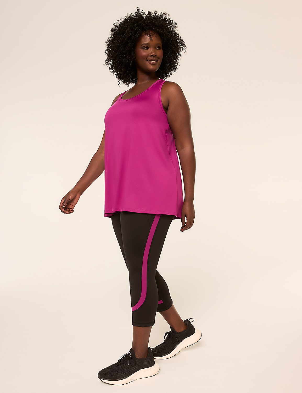LIVI Go-Getter Wicking Colorblock 21" Capri Legging Product Image 3