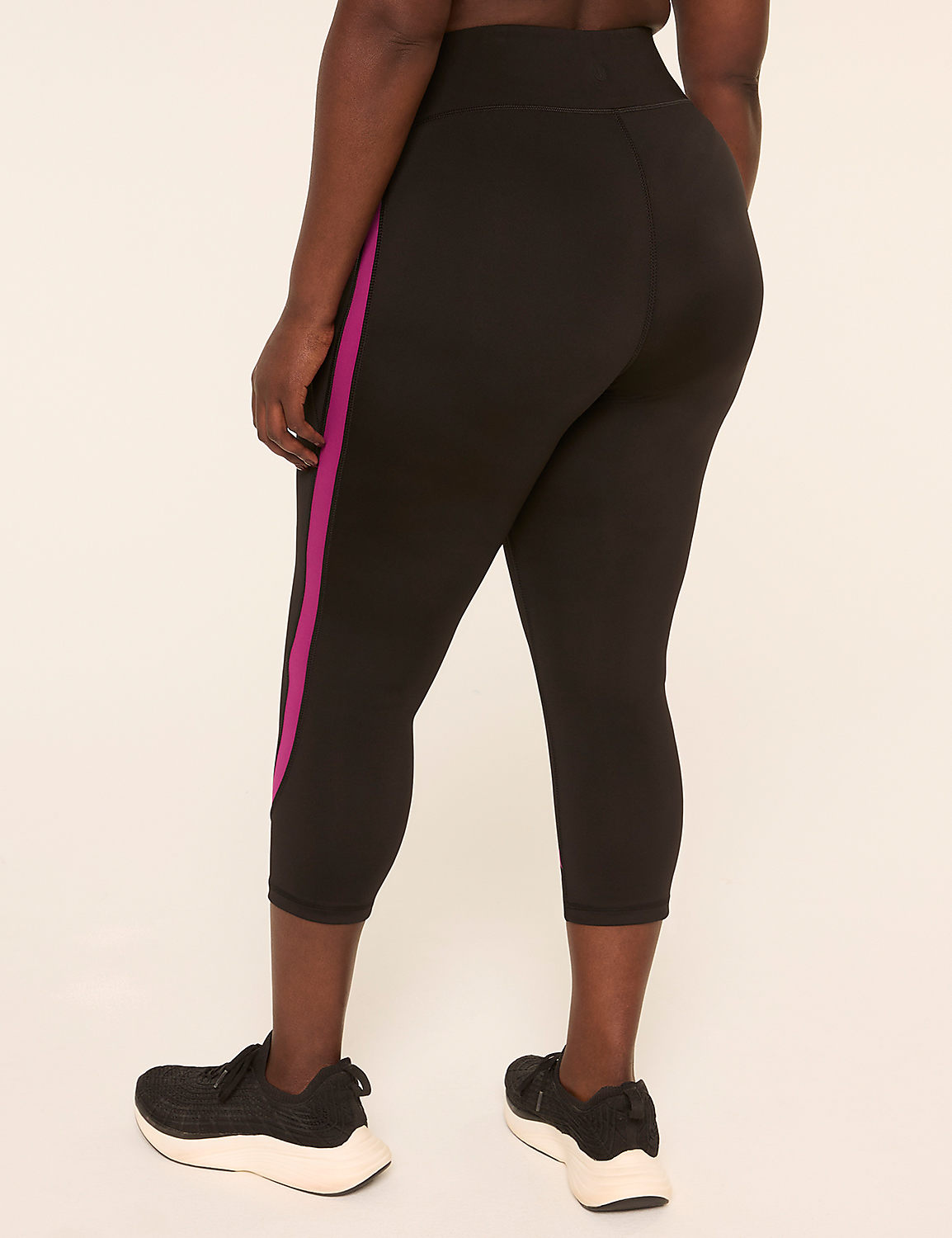 LIVI Go-Getter Wicking Colorblock 21" Capri Legging Product Image 2