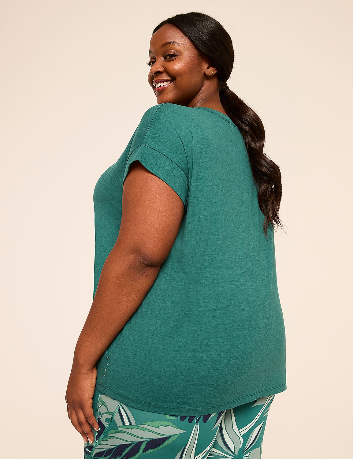 LIVI Soft Short-Sleeve Tee Product Image 2