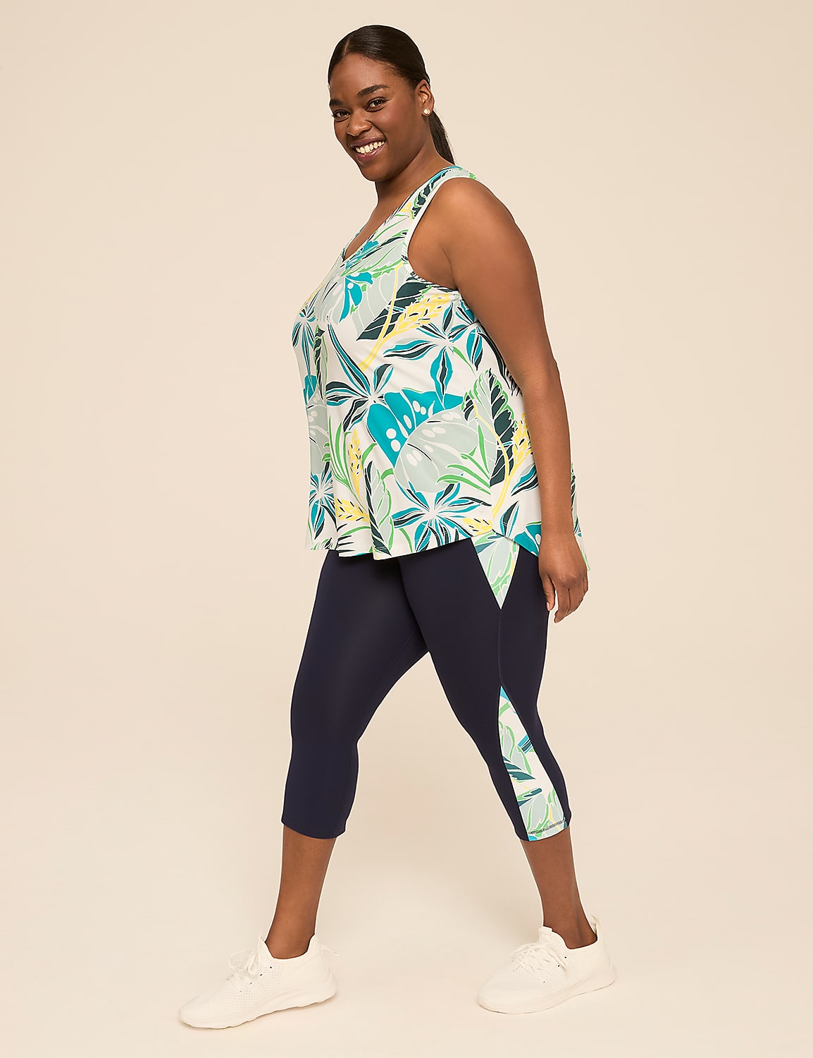 LIVI Soft Colorblock 21" Capri Legging Product Image 3
