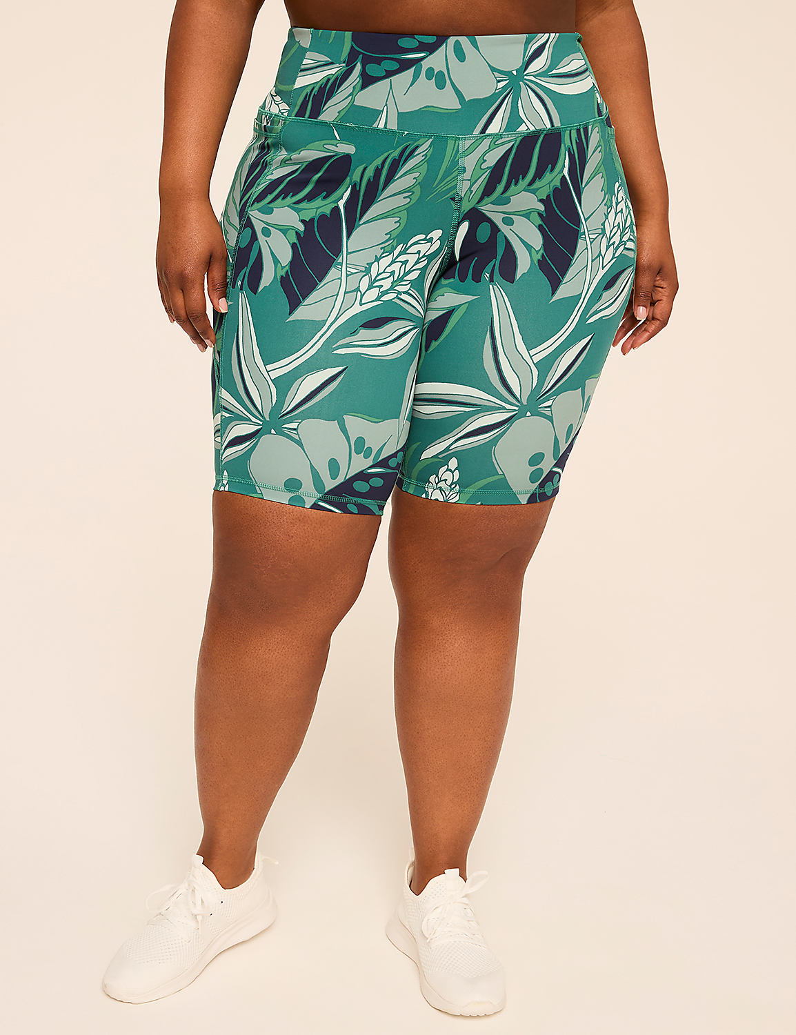 LIVI Go-Getter Wicking Knee Short Product Image 1