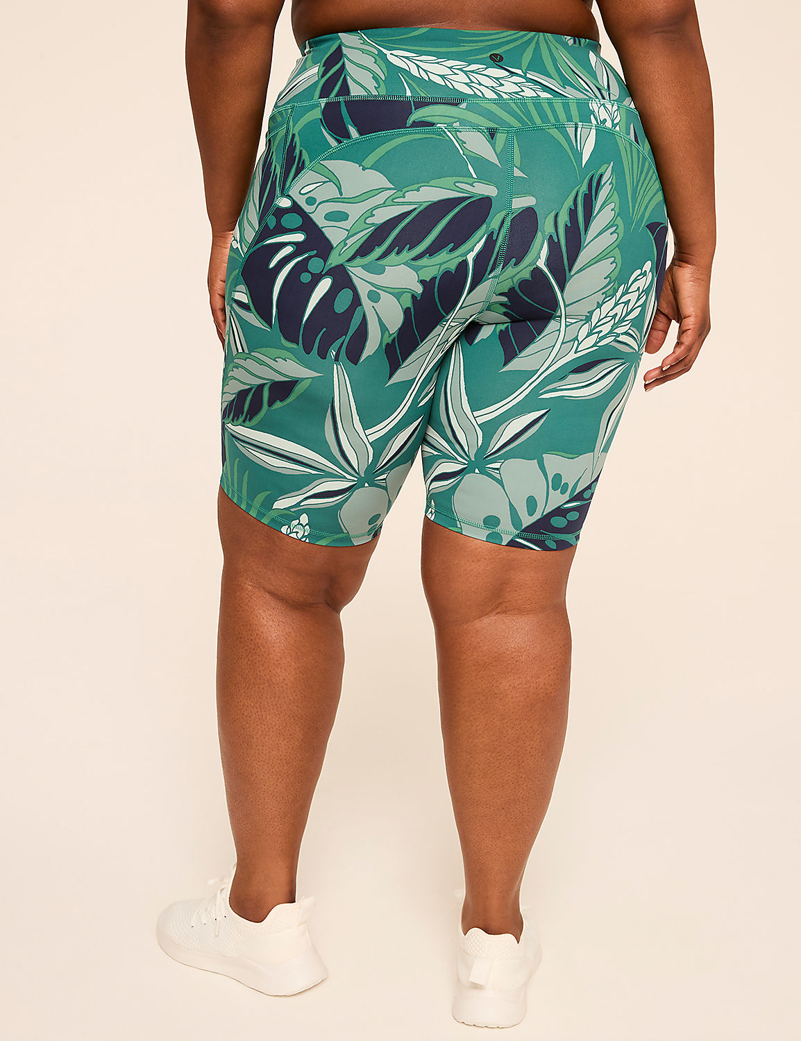 LIVI Go-Getter Wicking Knee Short Product Image 2