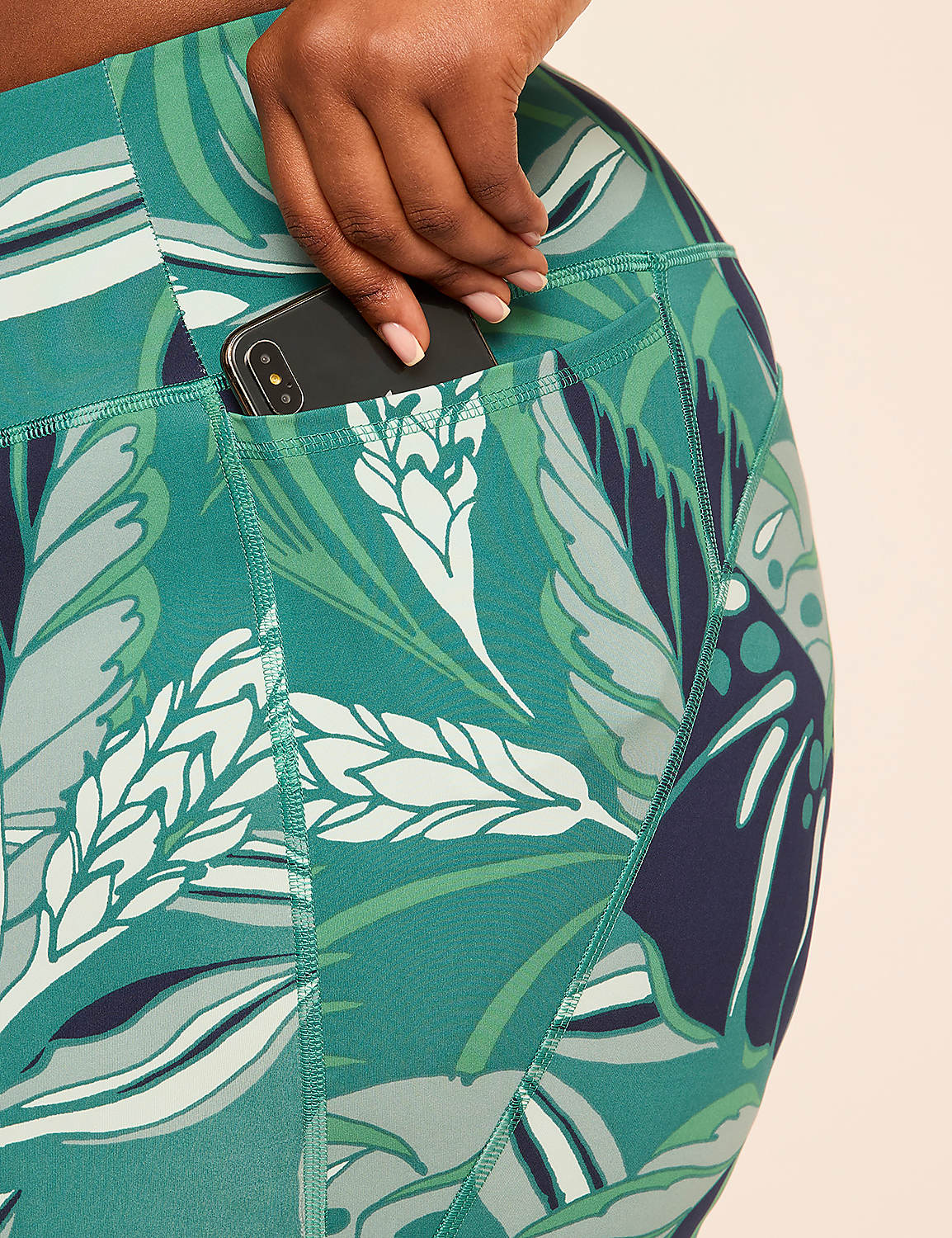 LIVI Go-Getter Wicking Knee Short Product Image 4
