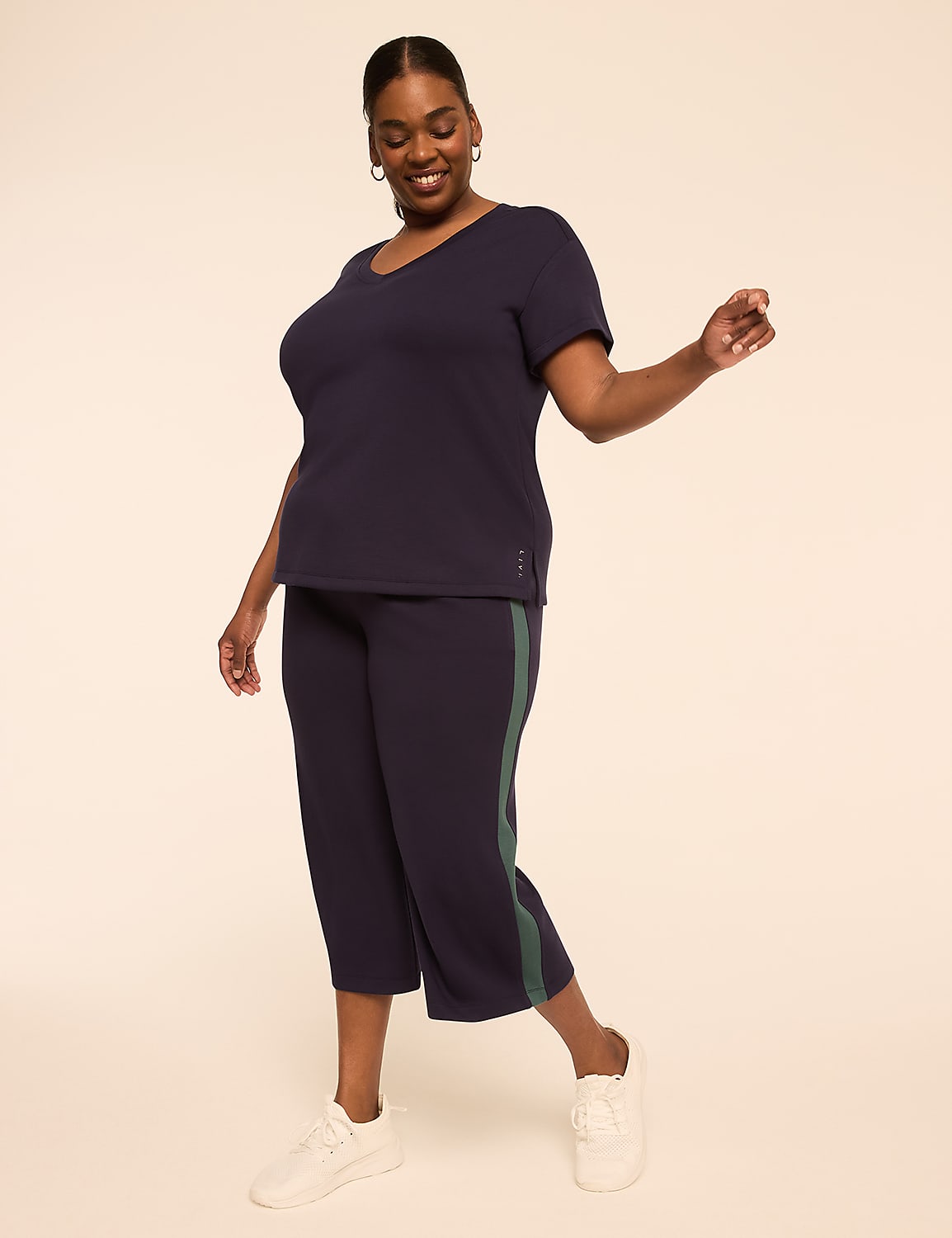 LIVI Journey Relaxed Straight Colorblock Capri Product Image 3