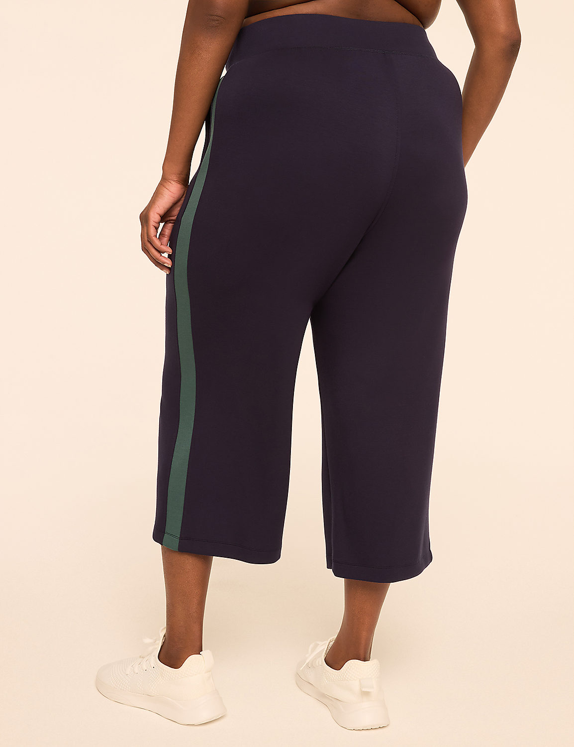 LIVI Journey Relaxed Straight Colorblock Capri Product Image 2