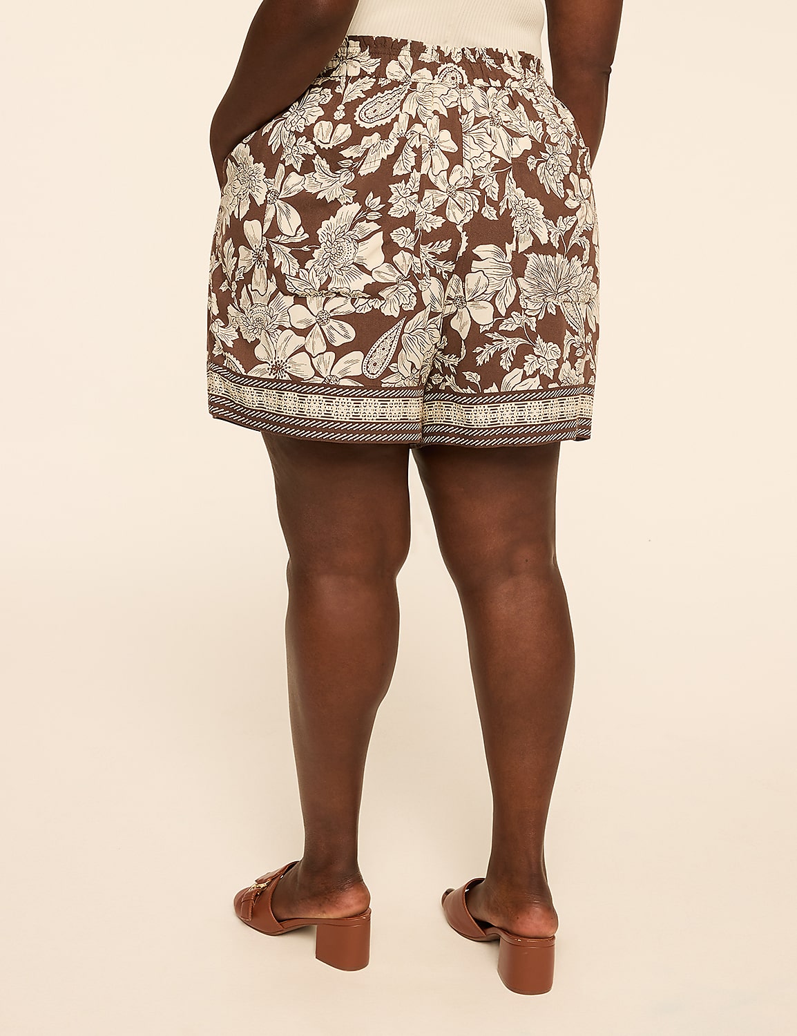 Printed Relaxed Pull-On 5.5&rdquo; Short Product Image 2