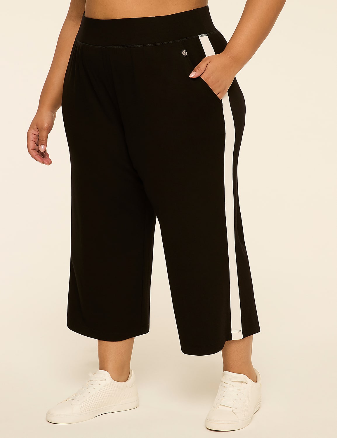 LIVI Journey Relaxed Straight Colorblock Capri Product Image 1