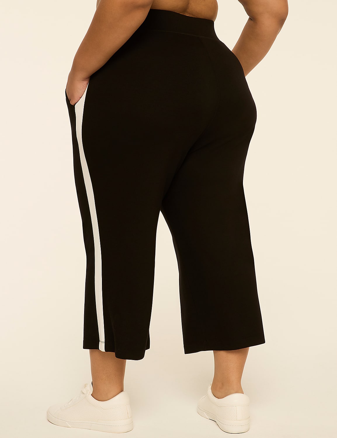 LIVI Journey Relaxed Straight Colorblock Capri Product Image 2