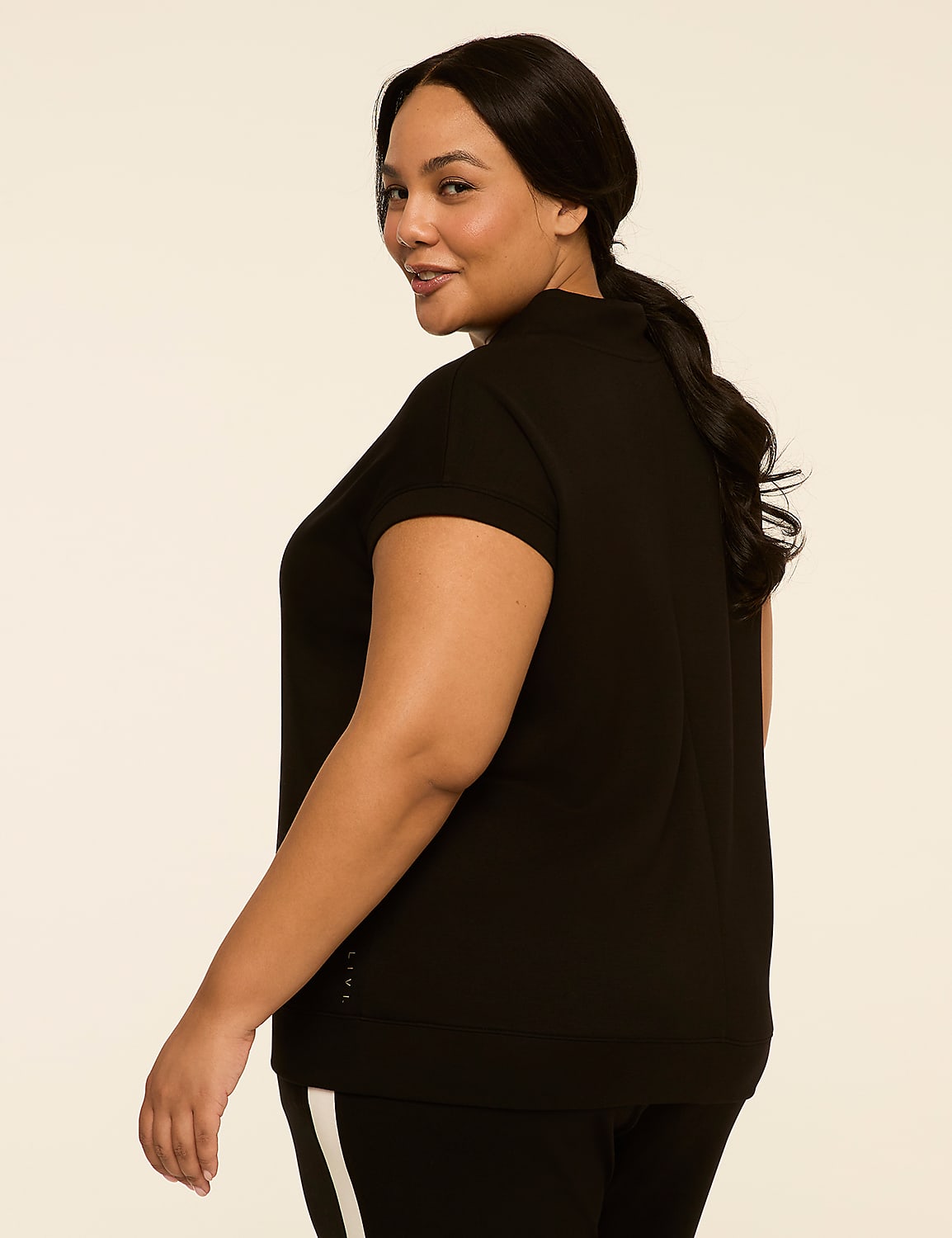 LIVI Journey Short-Sleeve Quarter-Zip Sweatshirt Product Image 5