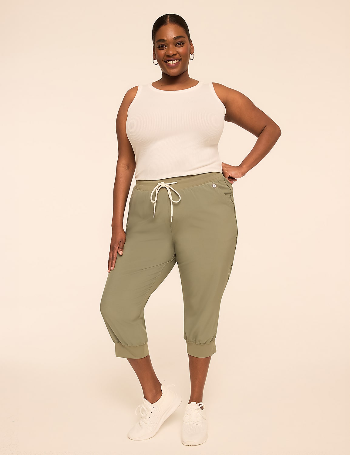 LIVI Stretch Woven Capri Jogger Product Image 4