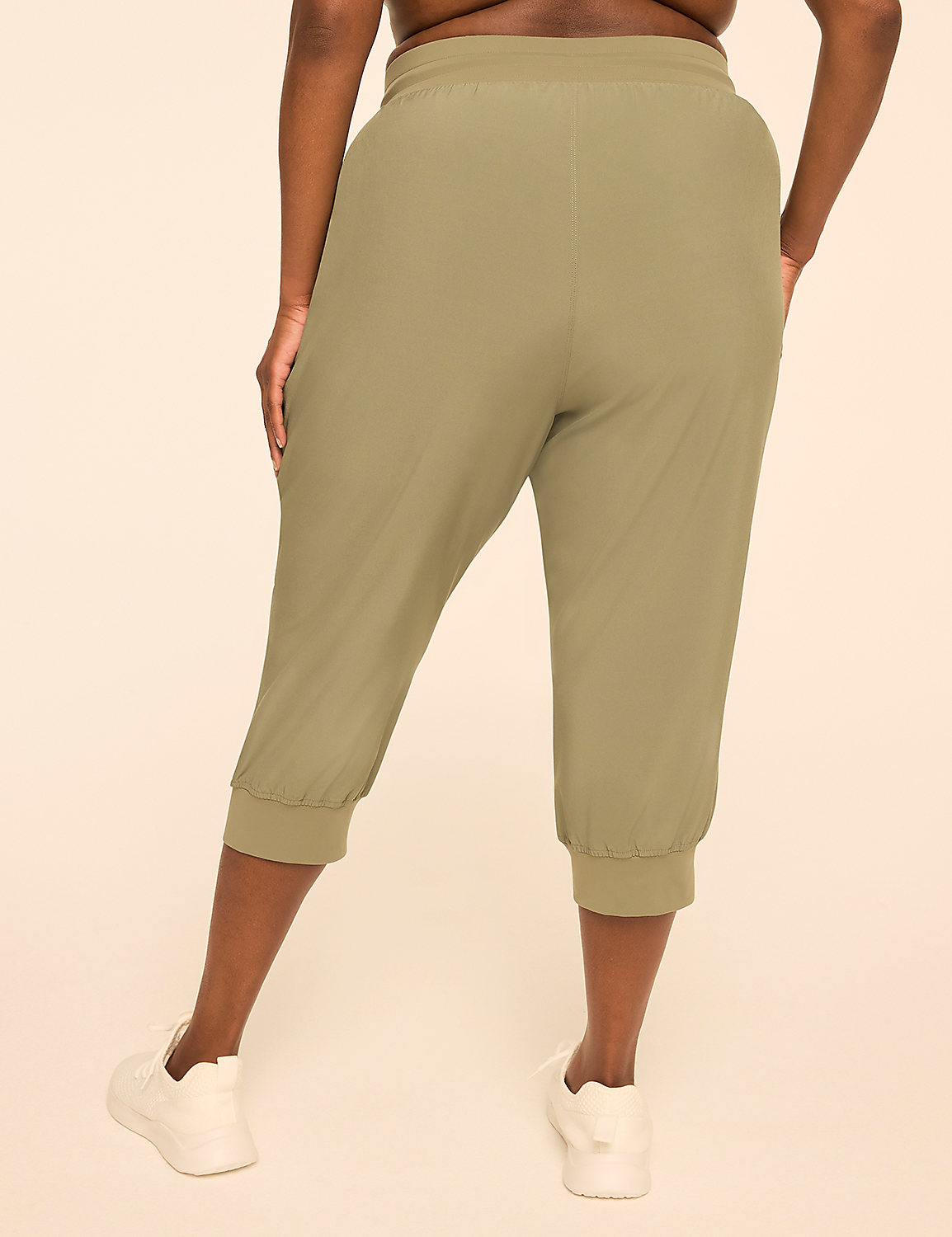 LIVI Stretch Woven Capri Jogger Product Image 5