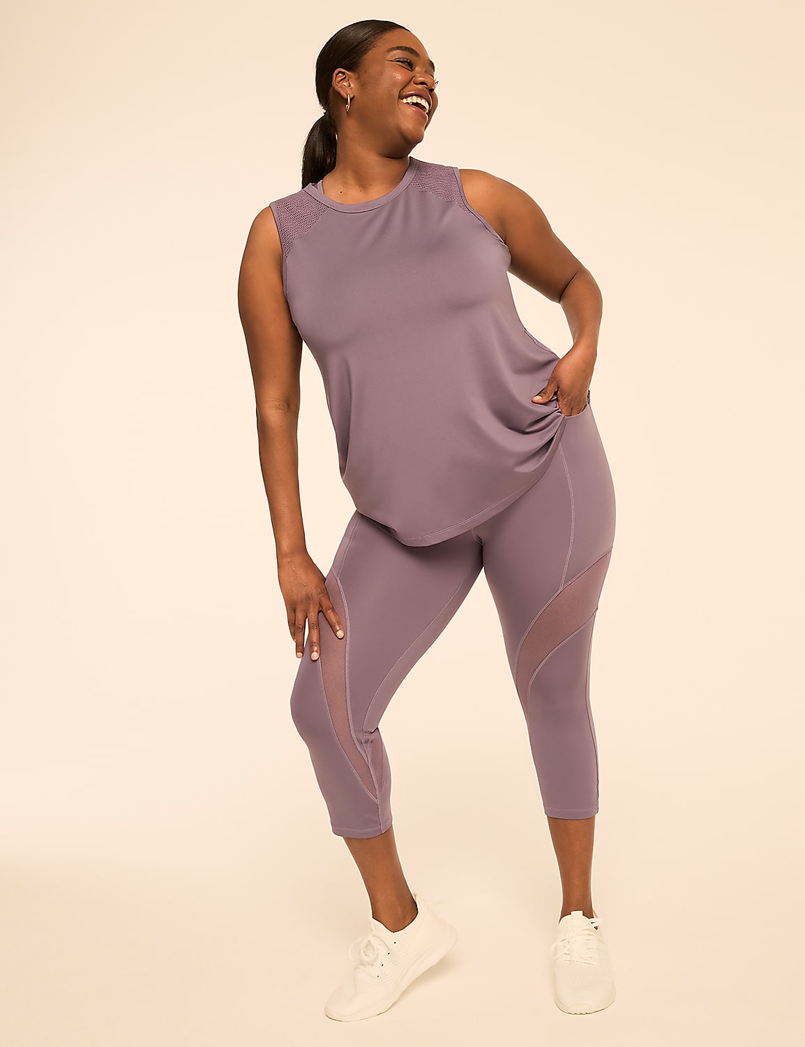 LIVI Go-Getter Wicking Mesh-Detail 21" Capri Legging Product Image 3
