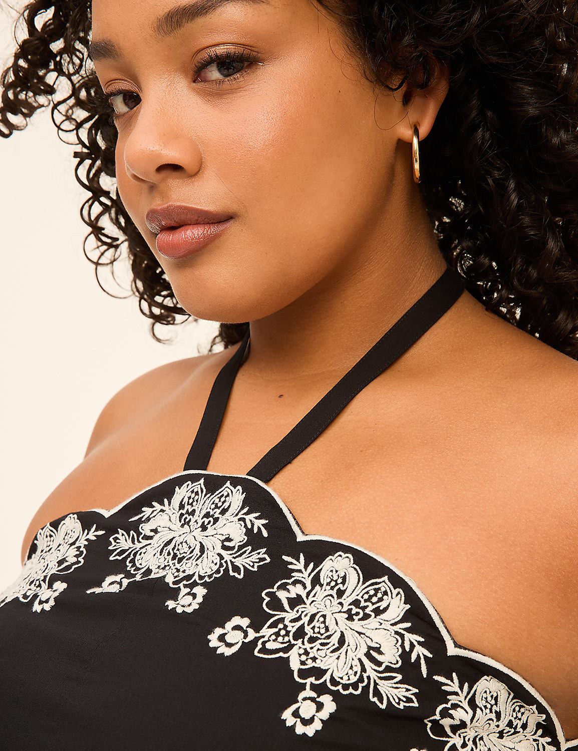 Embroidered Halter-Neck Midi Dress Product Image 3