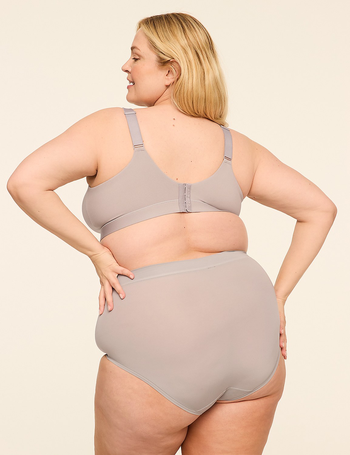 Comfort Bliss&reg; Lightly Lined No-Wire Bra Product Image 2