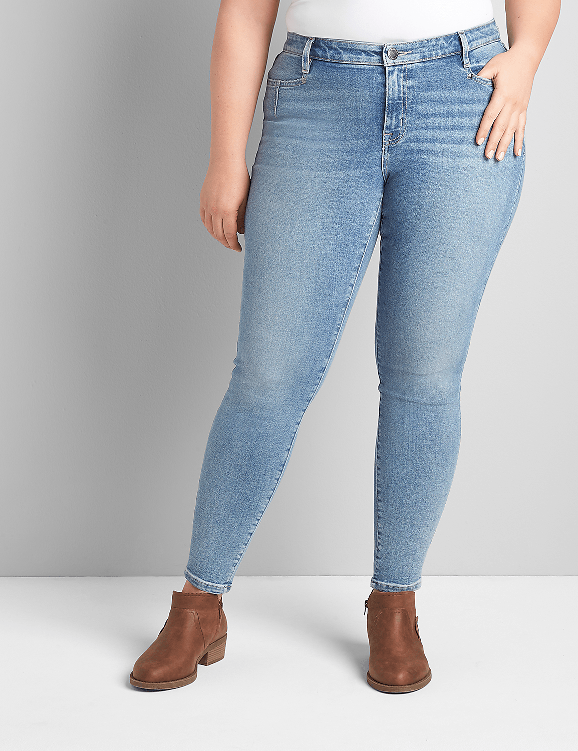Signature Fit Skinny Jean- Light Wash Product Image 1