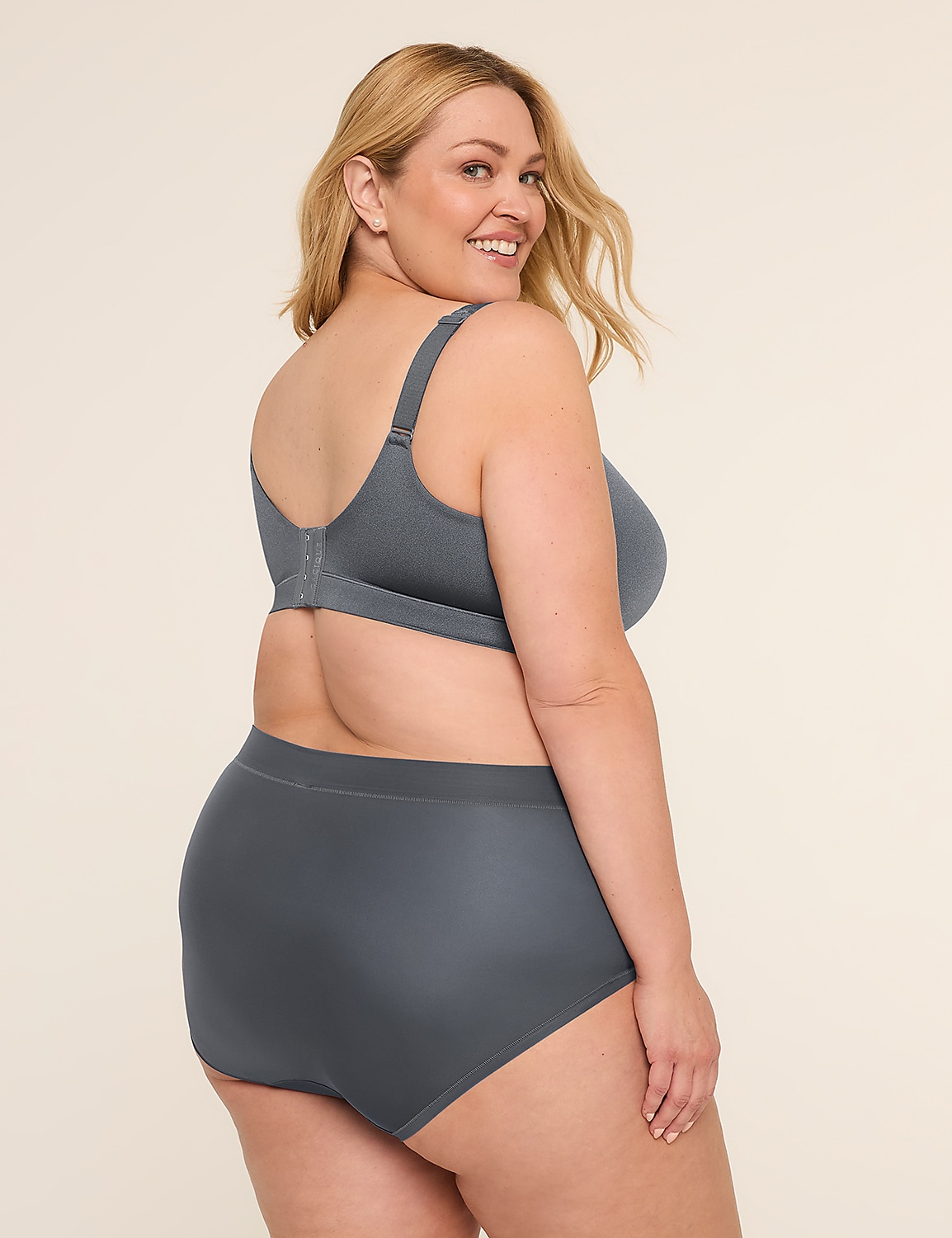 Comfort Bliss&reg; Lightly Lined Full Coverage Bra Product Image 2