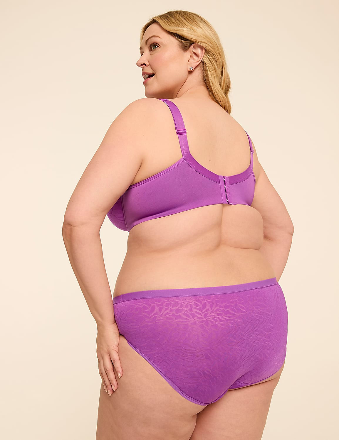 Lightest Lift&trade; Lightly Lined Balconette Bra Product Image 2