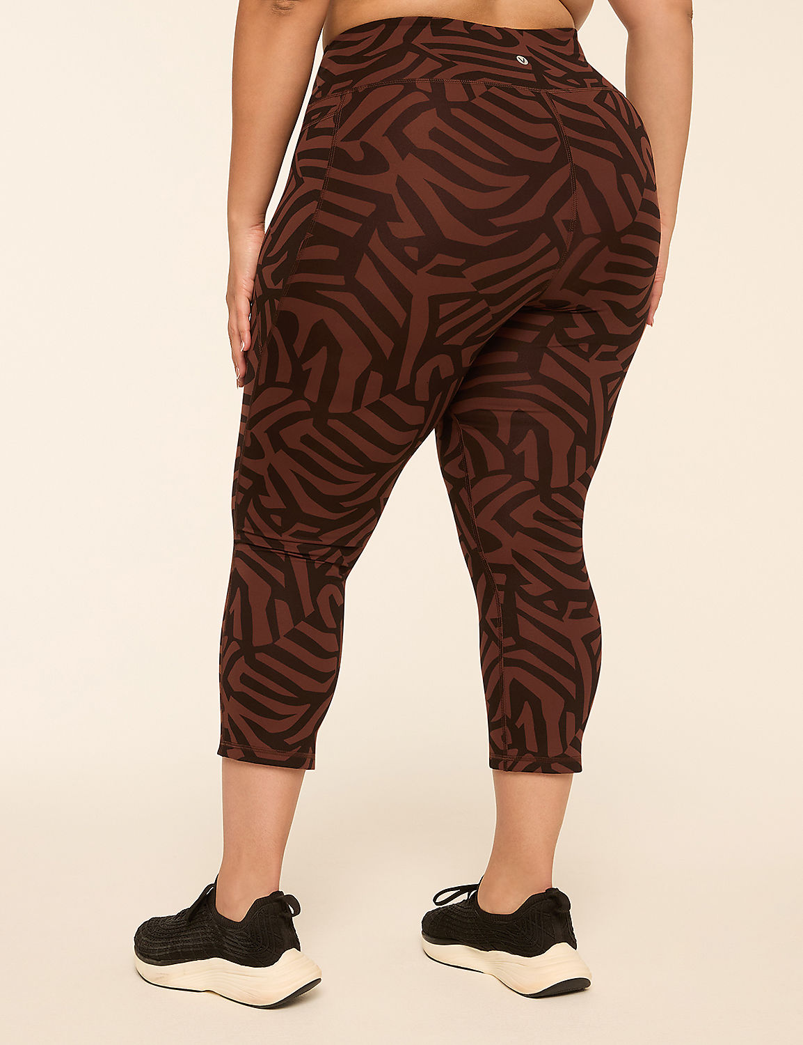 LIVI Soft 21" Capri Legging Product Image 2