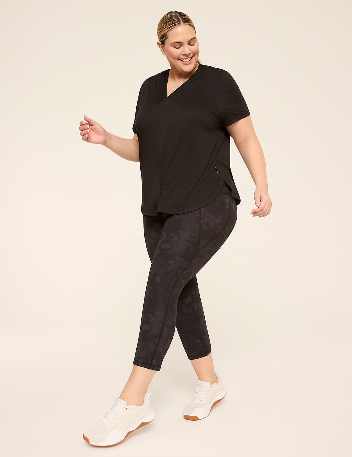 LIVI Soft 21" Capri Legging Product Image 3